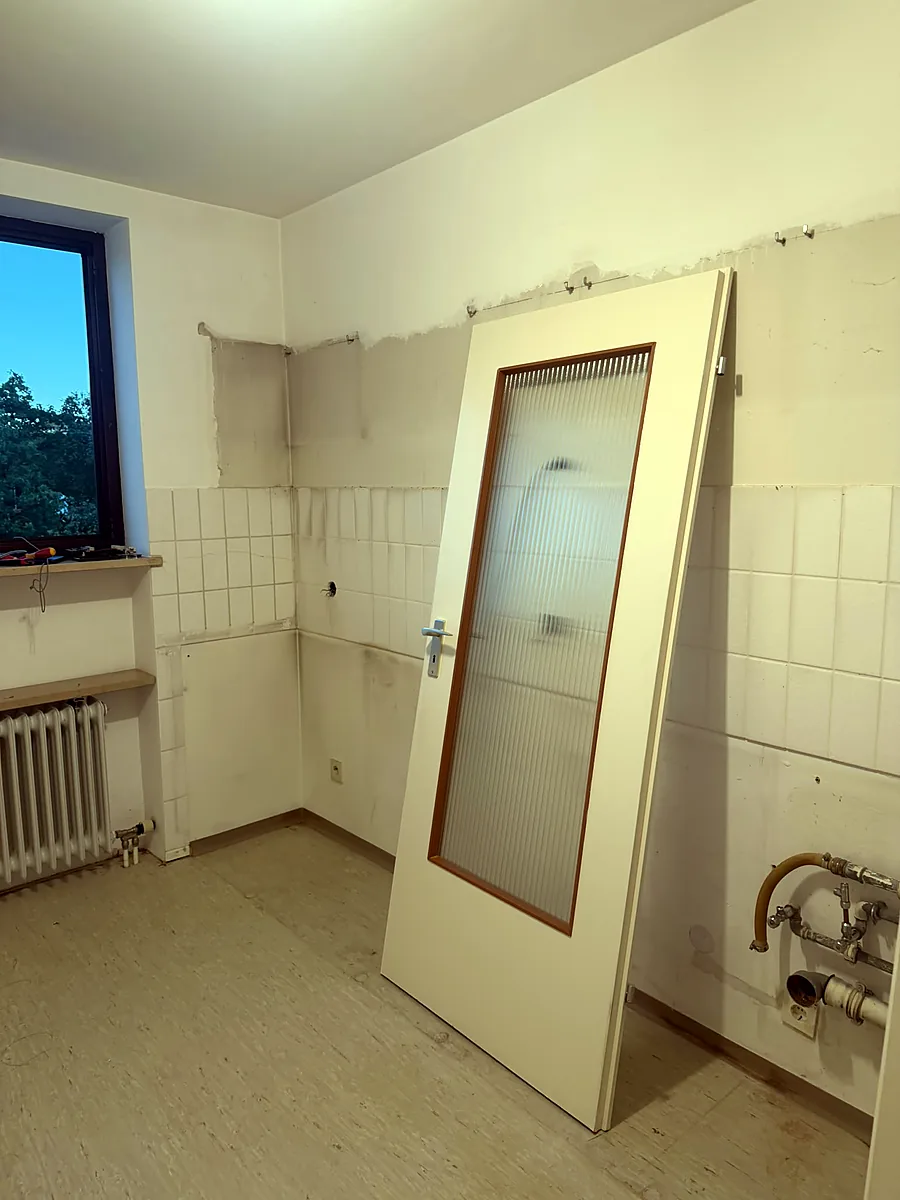 Küche nach der Entrümpelung, Einbauküche demontiert