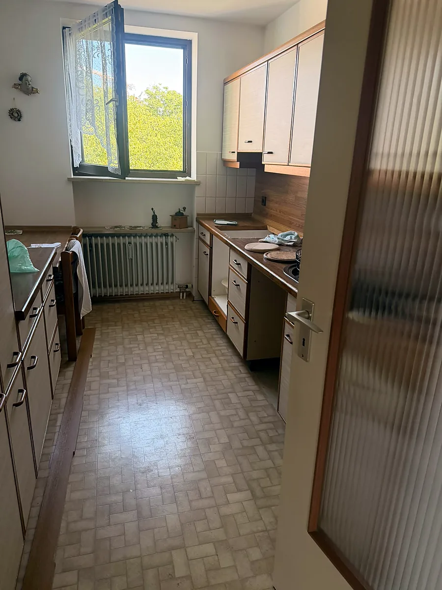 Küche vor der Entrümpelung mit Einbauschränken